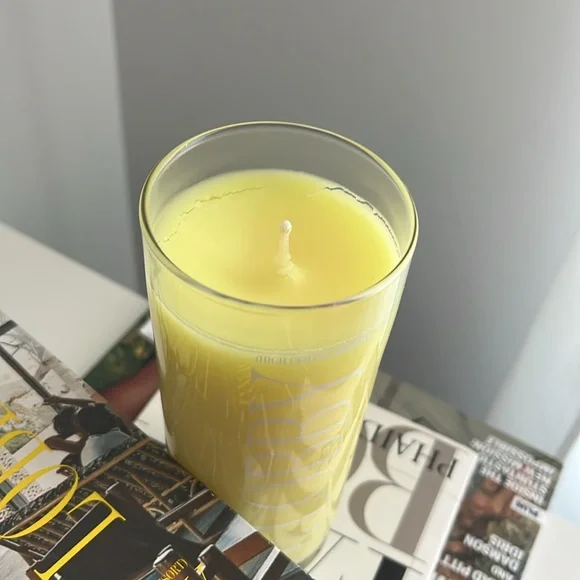 Vacation Lobby Candle - Picture 3 of 3